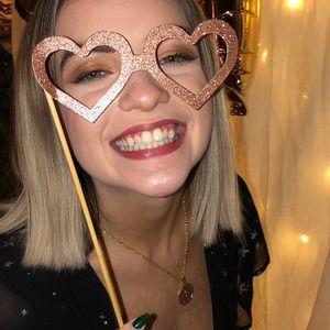 Meet your Posher, Caitlin